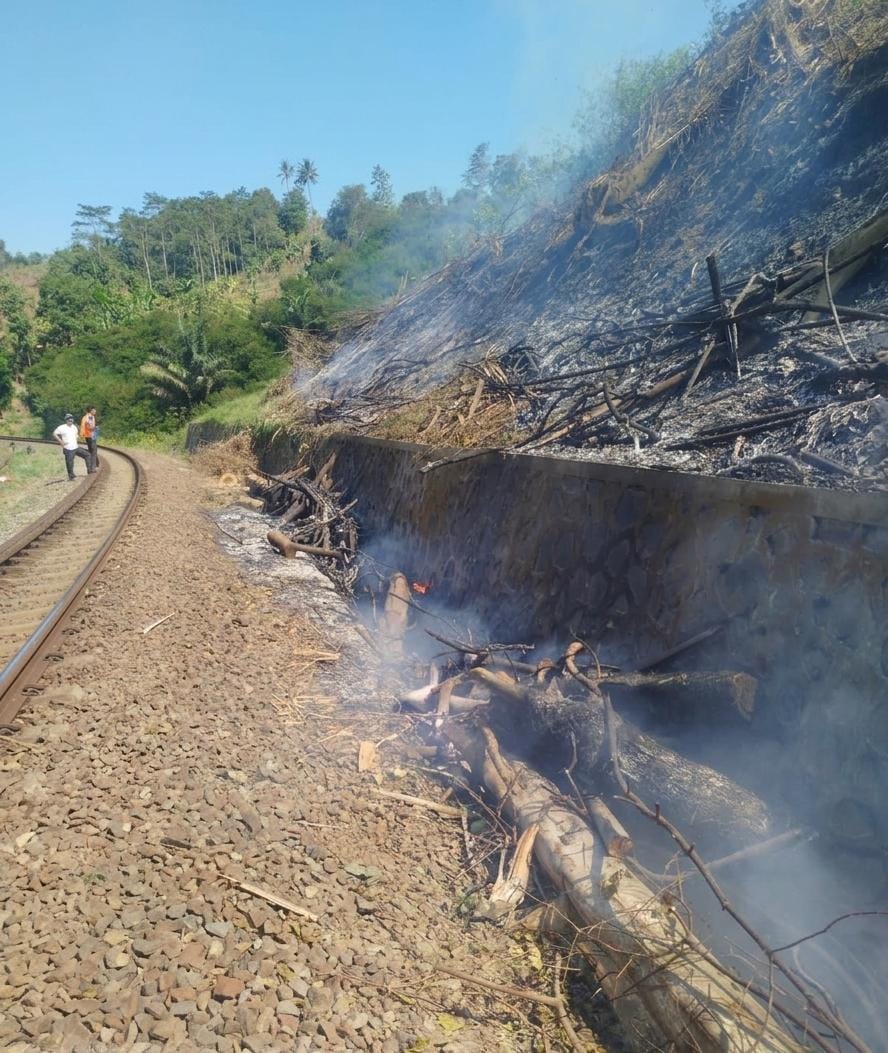 Residents Urged Not to Burn Waste Near Railway Tracks During Dry Season