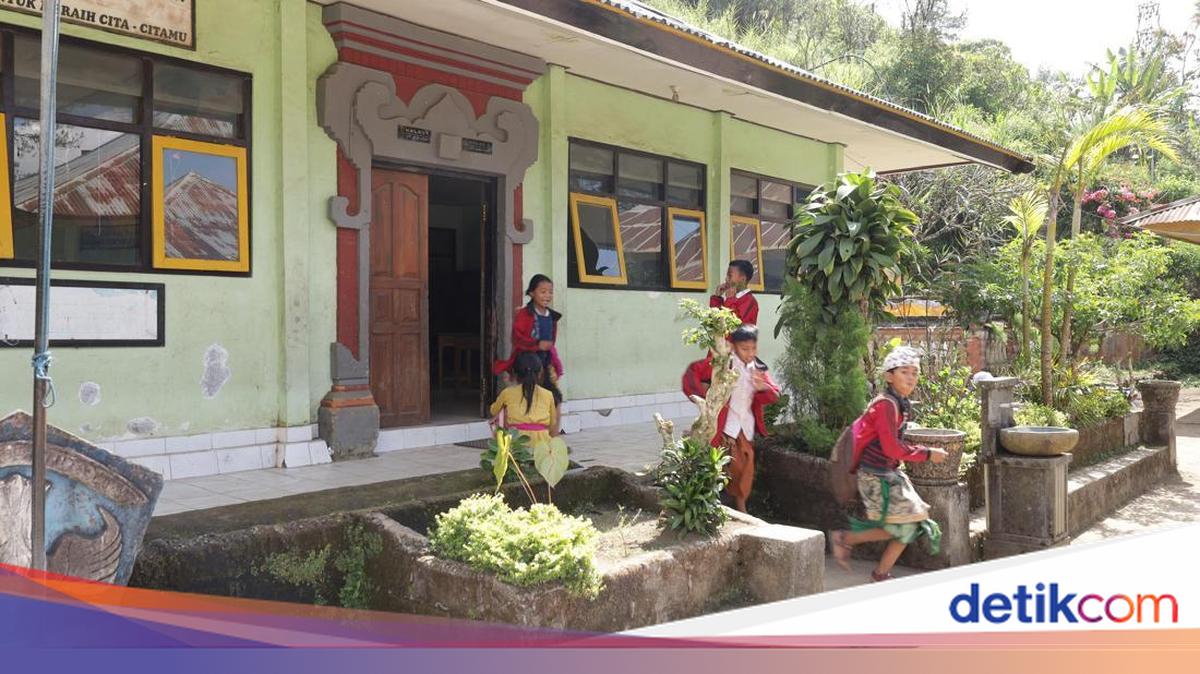 Two Primary Schools in Kintamani to Be Merged Due to Low Student Intake