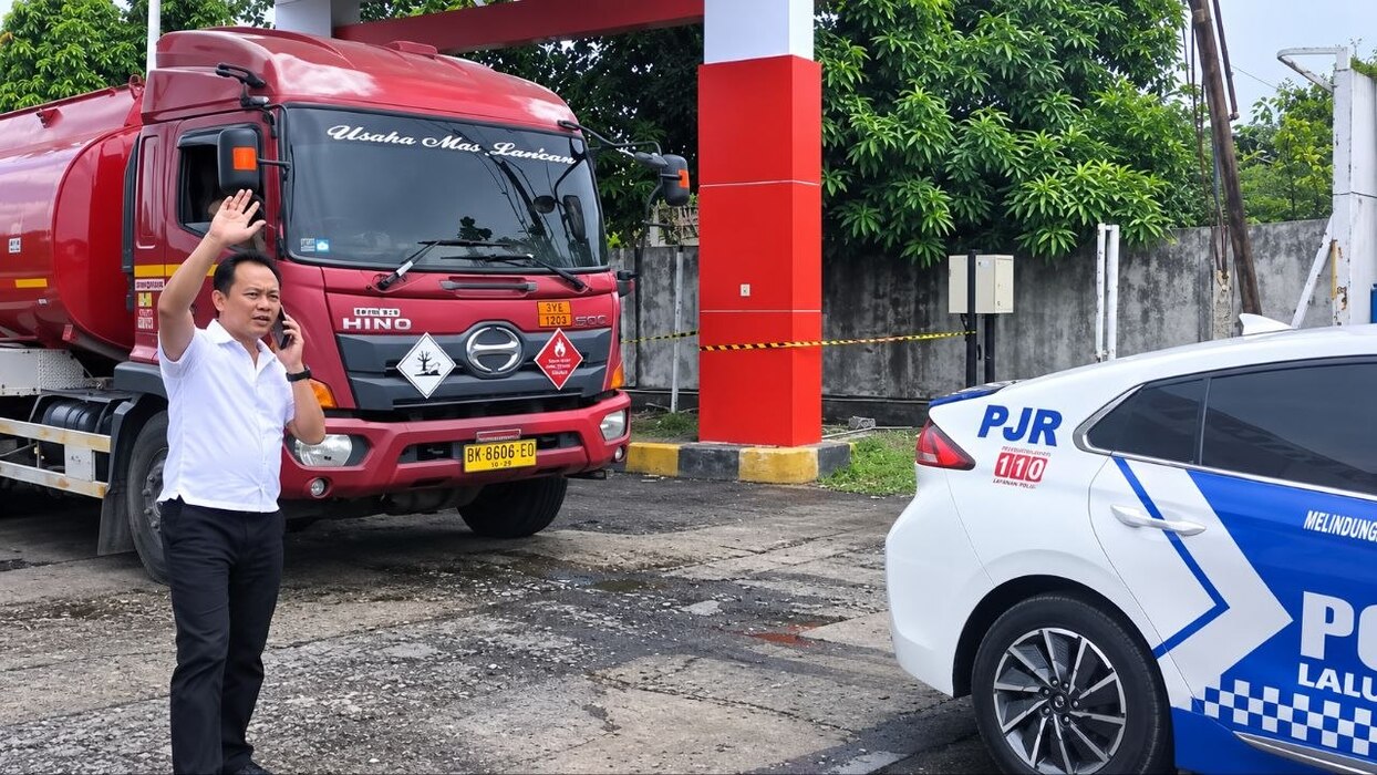 North Sumatra Fuel Crisis: Police Deployed as Tanker Drivers