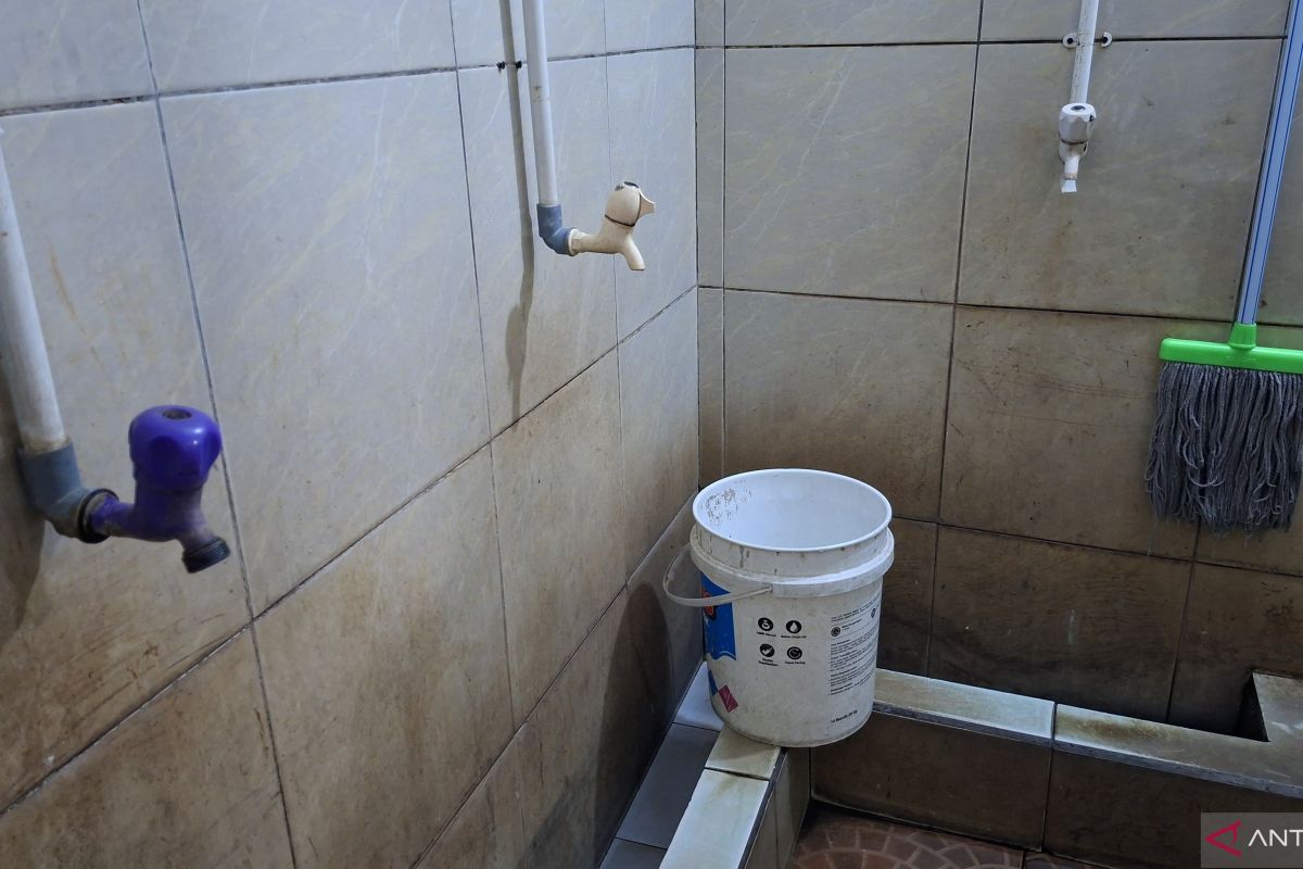 PAM Water Supply Potentially Disrupted, Cengkareng Residents Prepare