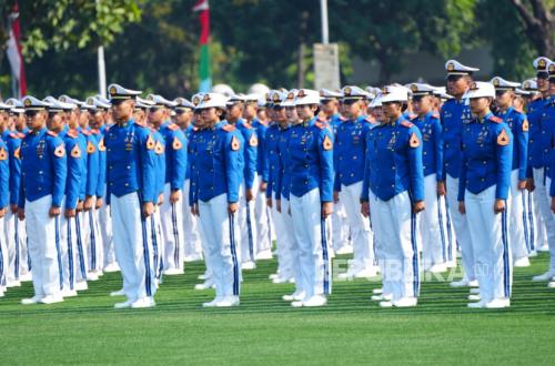 TNI Commander Closes First-Year Education for 989 Cadets in Cilangkap