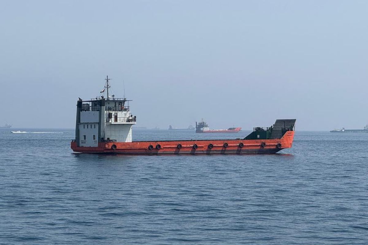Iran Asks Houthis to Close Bab el-Mandeb Strait if US Strikes Power Plants