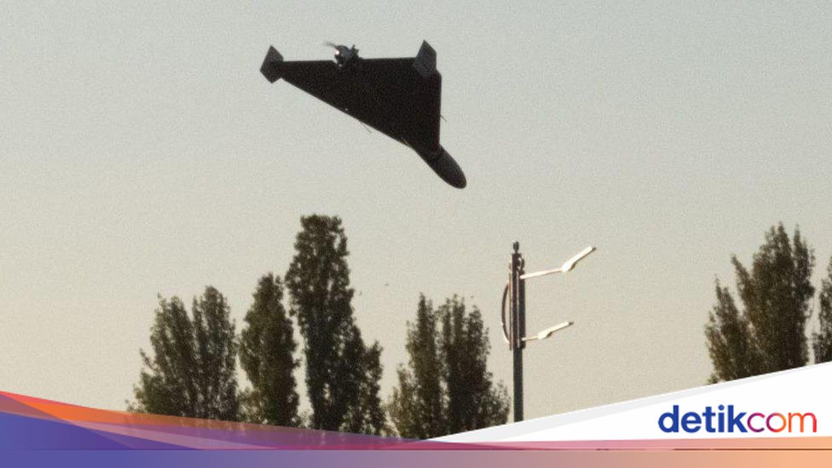 Iranian Kamikaze Drones Strike US Reconnaissance Aircraft Base in Bahrain