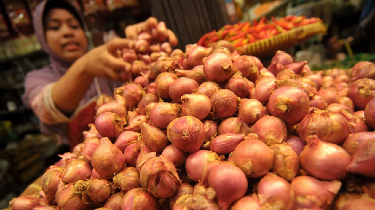 Prices of Onions, Rice, Chillies, Meat, and Eggs Fall
