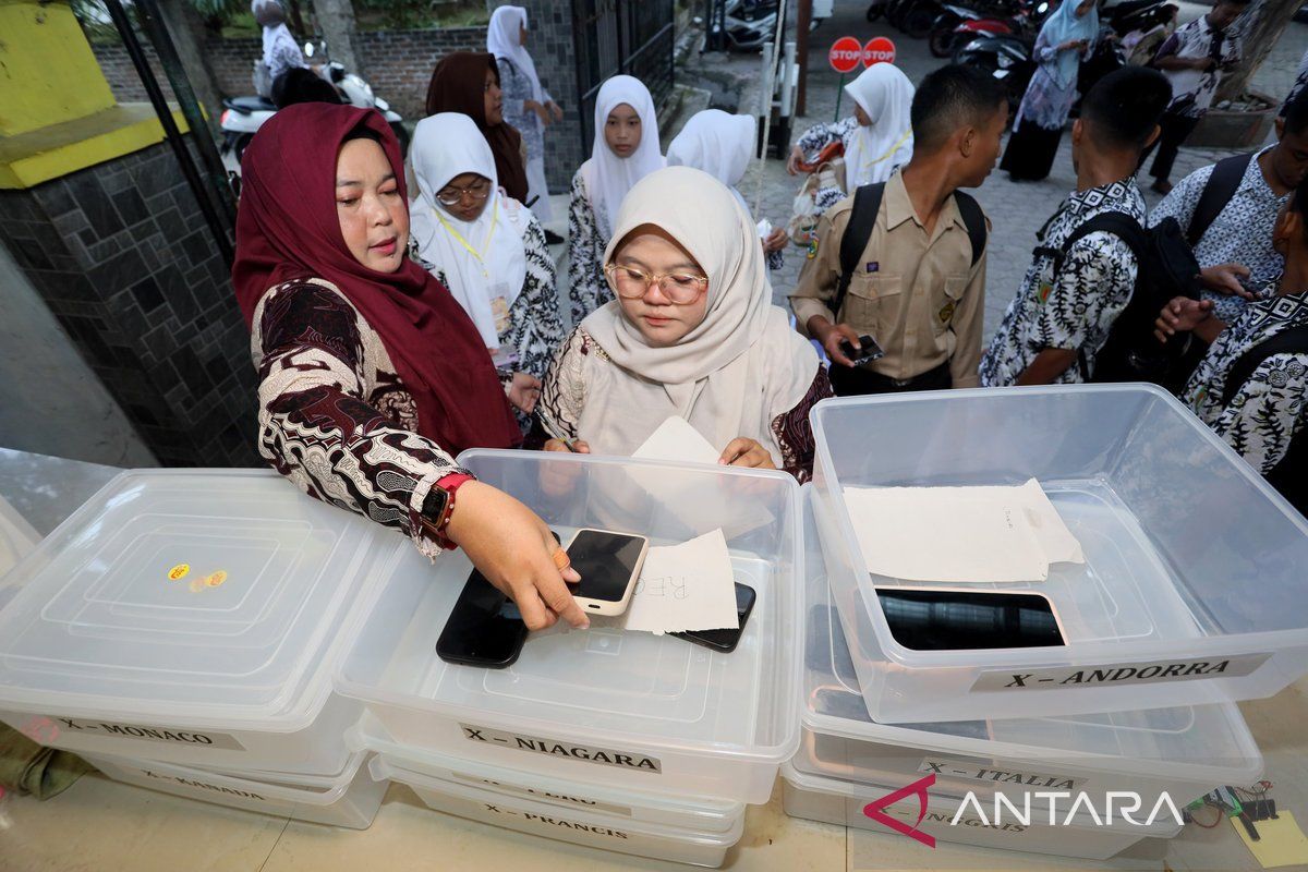 Schools Restrict Student Gadget Use to Foster Conducive Learning Environment