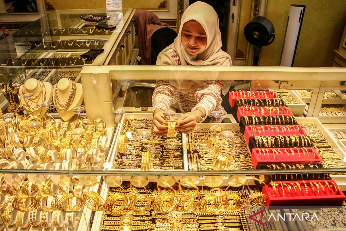 Gold Prices for Three Brands at Pegadaian Fall in Unison on Friday