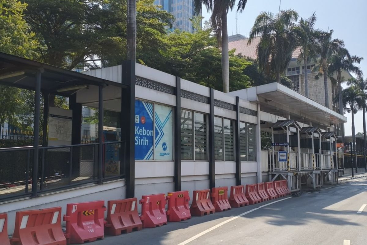 Kebon Sirih Transjakarta Bus Stop Temporarily Closed Due to MRT Construction