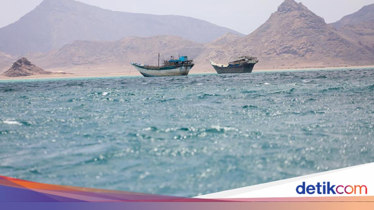 Iran Asks Houthis to Close Red Sea if US Attacks Power Plants