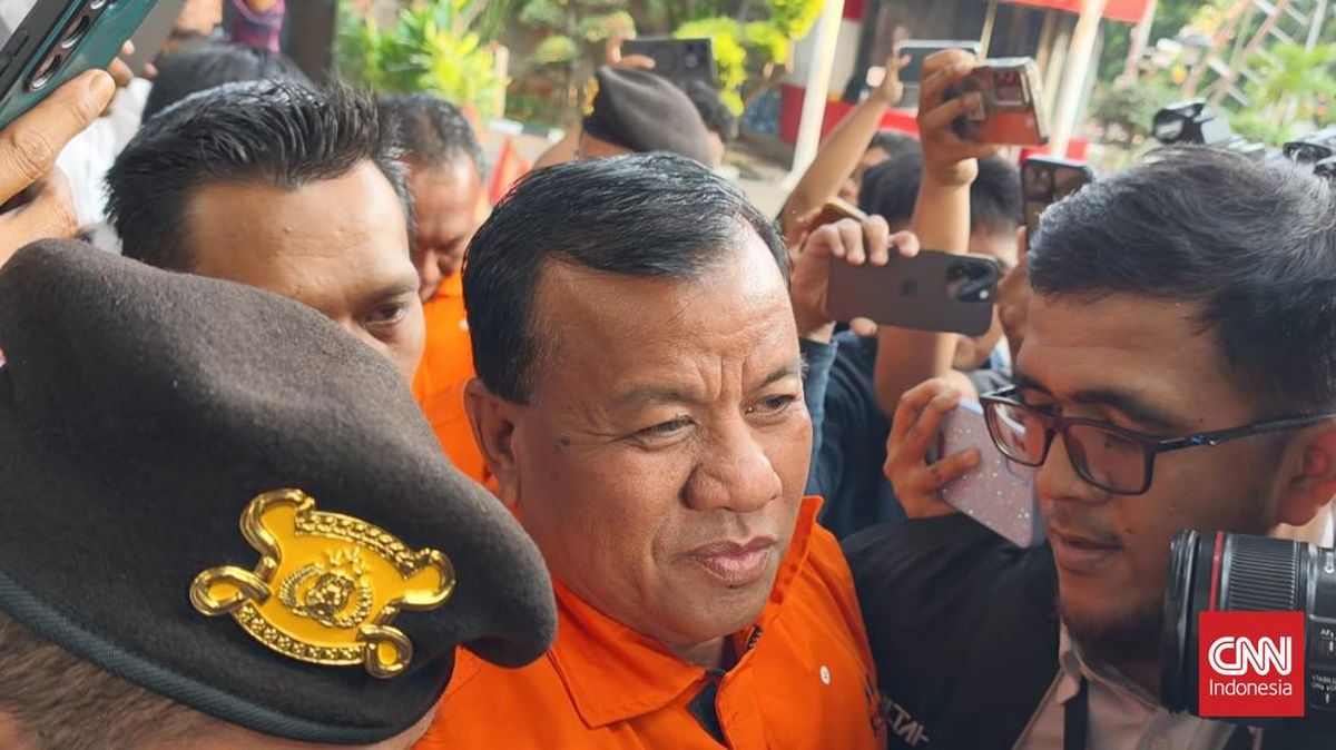 Kuansing Regent Denies Giving Envelope to Forestry Minister Raja Juli