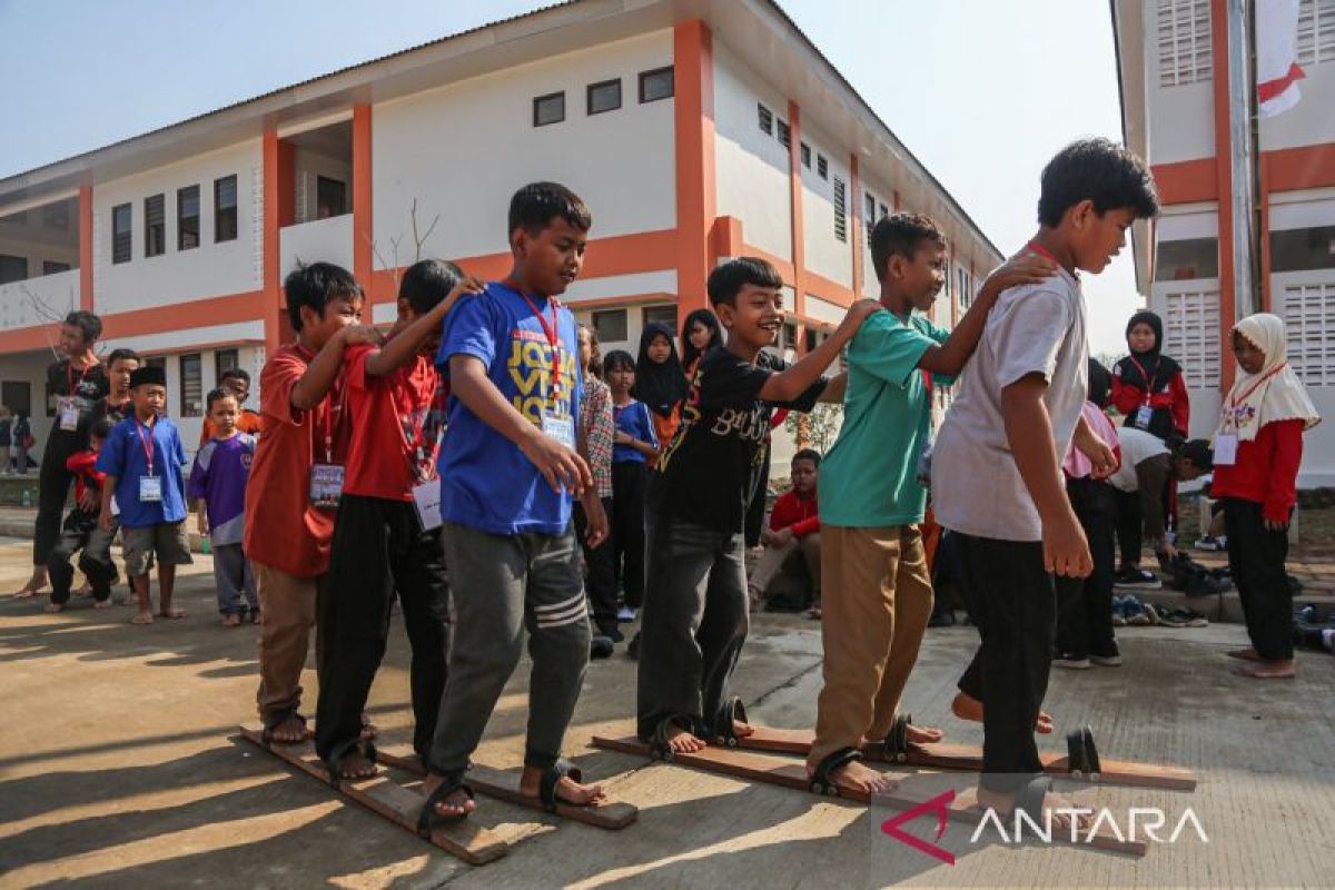Semarang's Sekolah Rakyat Engages Students in Cultural Preservation Through Traditional Games