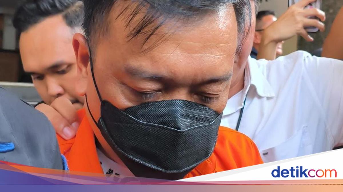 Questioned on de'Clan Signature and Febrie Adriansyah, Don Ritto Remains Silent