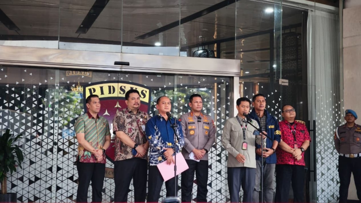 Former Jampidsus Febrie Adriansyah Questioned as Suspect, Accompanied by Hotman Paris