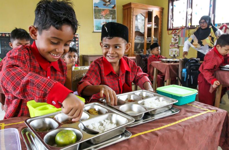 Cheese and Butter Proposed as Nutritious Alternatives for Free Meal Programme to Solve Distribution Issues