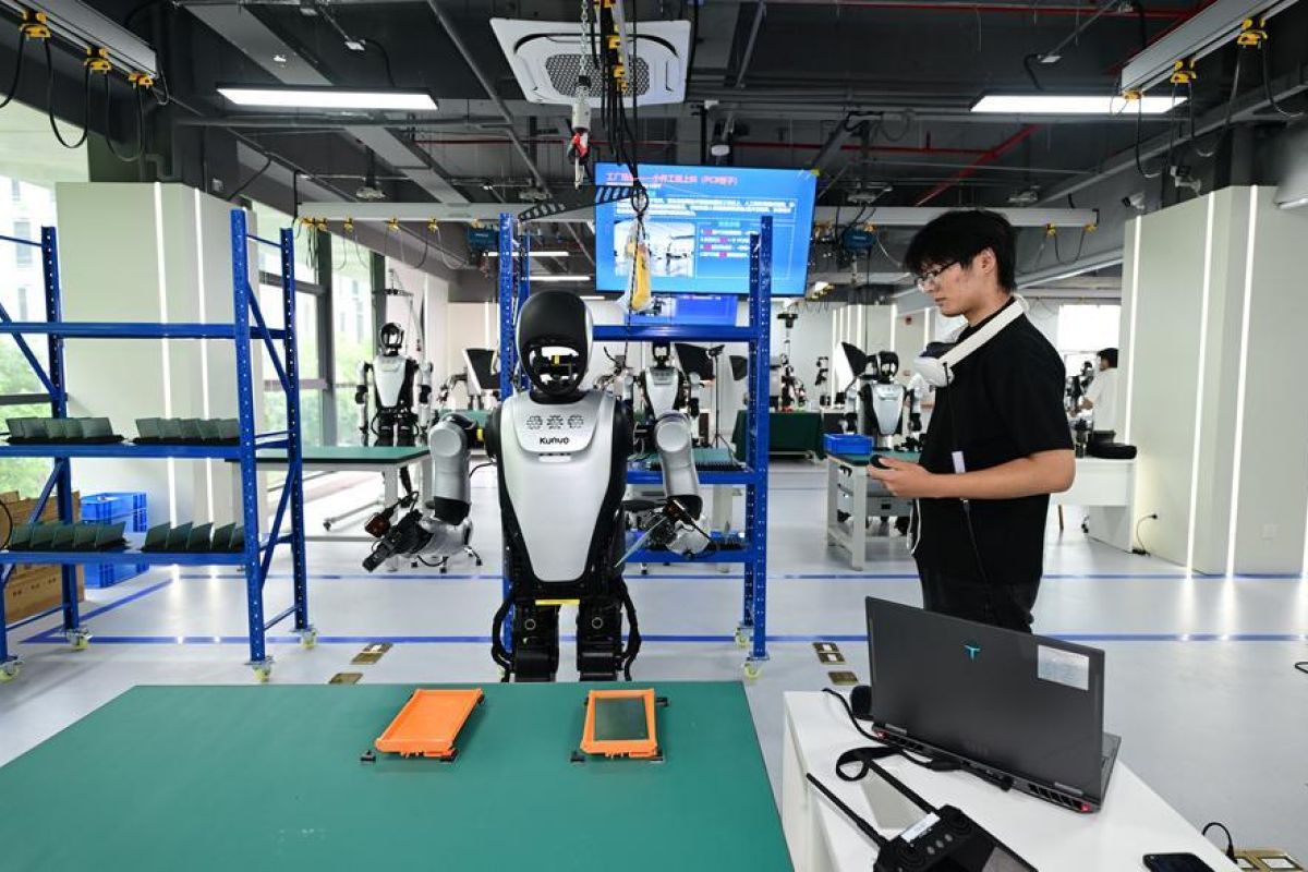 AI robots transition from lab to real life in Hefei