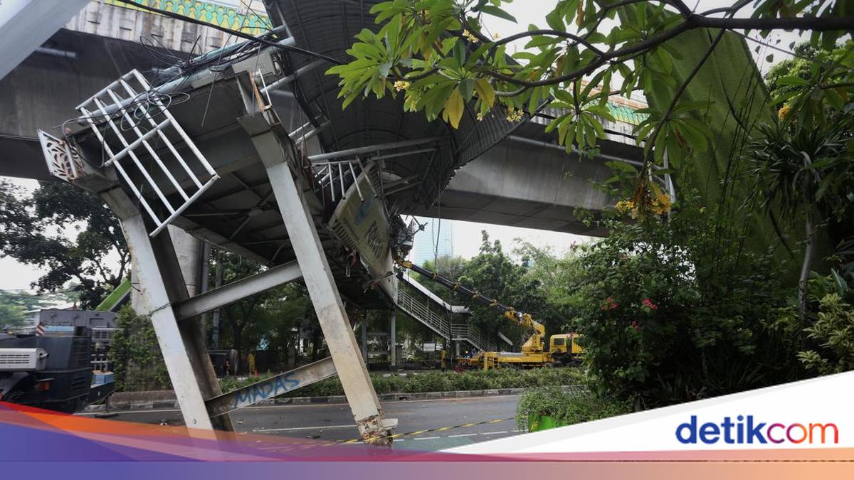 Pramono Plans Temporary Zebra Crossing to Replace Tendean Footbridge Hit by Lorry