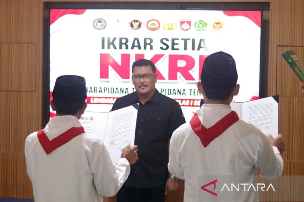 Three terrorism convicts in Semarang prison pledge allegiance to Indonesia