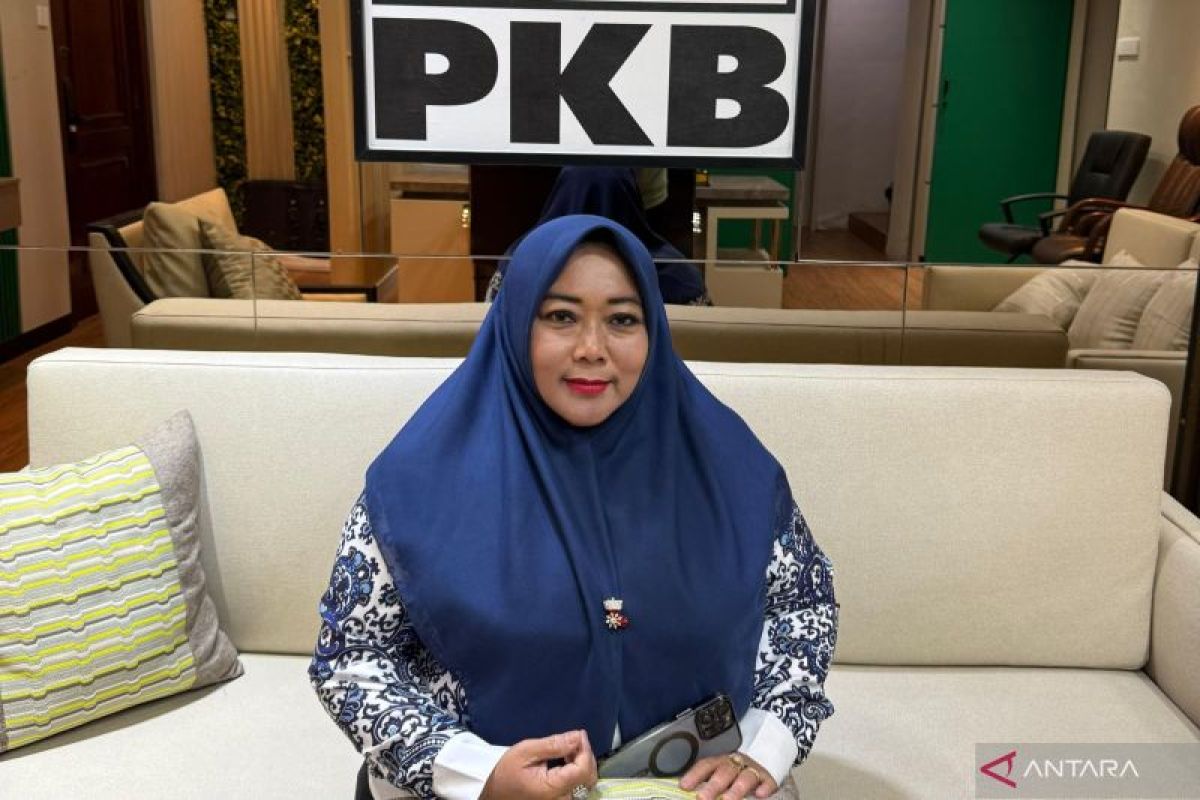 Surabaya DPRD supports street vendor management with solutions