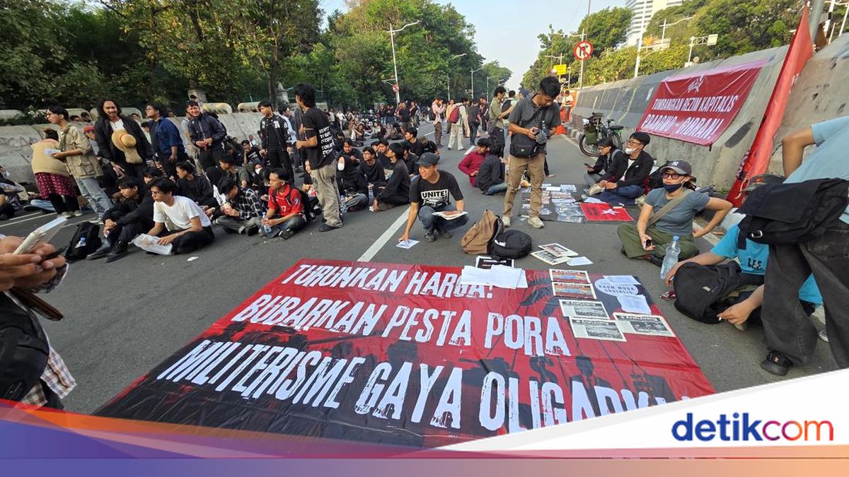 Student Protesters Begin Orations in Central Jakarta, Traffic Diverted Towards Gambir