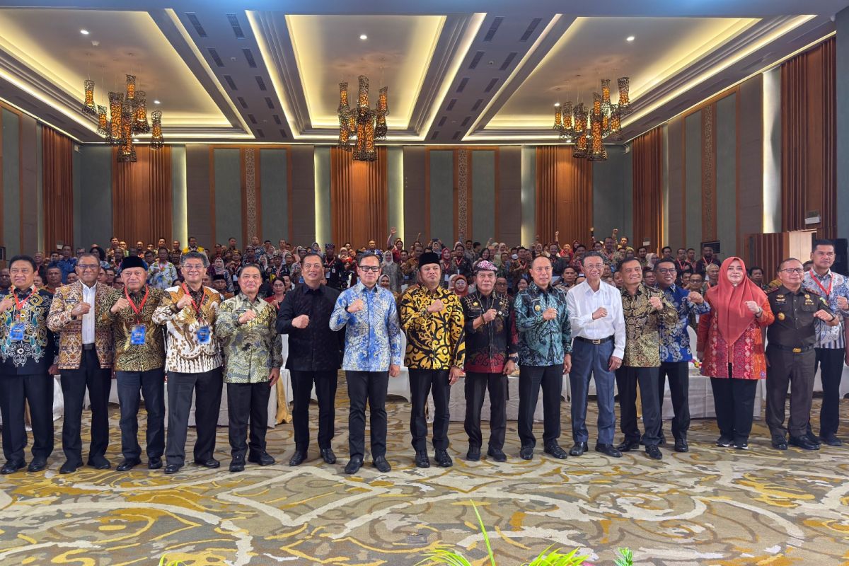 Deputy Home Minister Urges DPRD to Oversee Regional Budgets Based on Outcomes