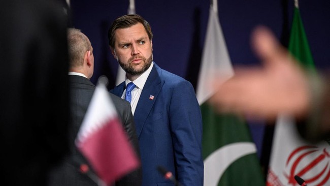 US VP Fumes, Dares to Hurl Serious Accusations at Israel