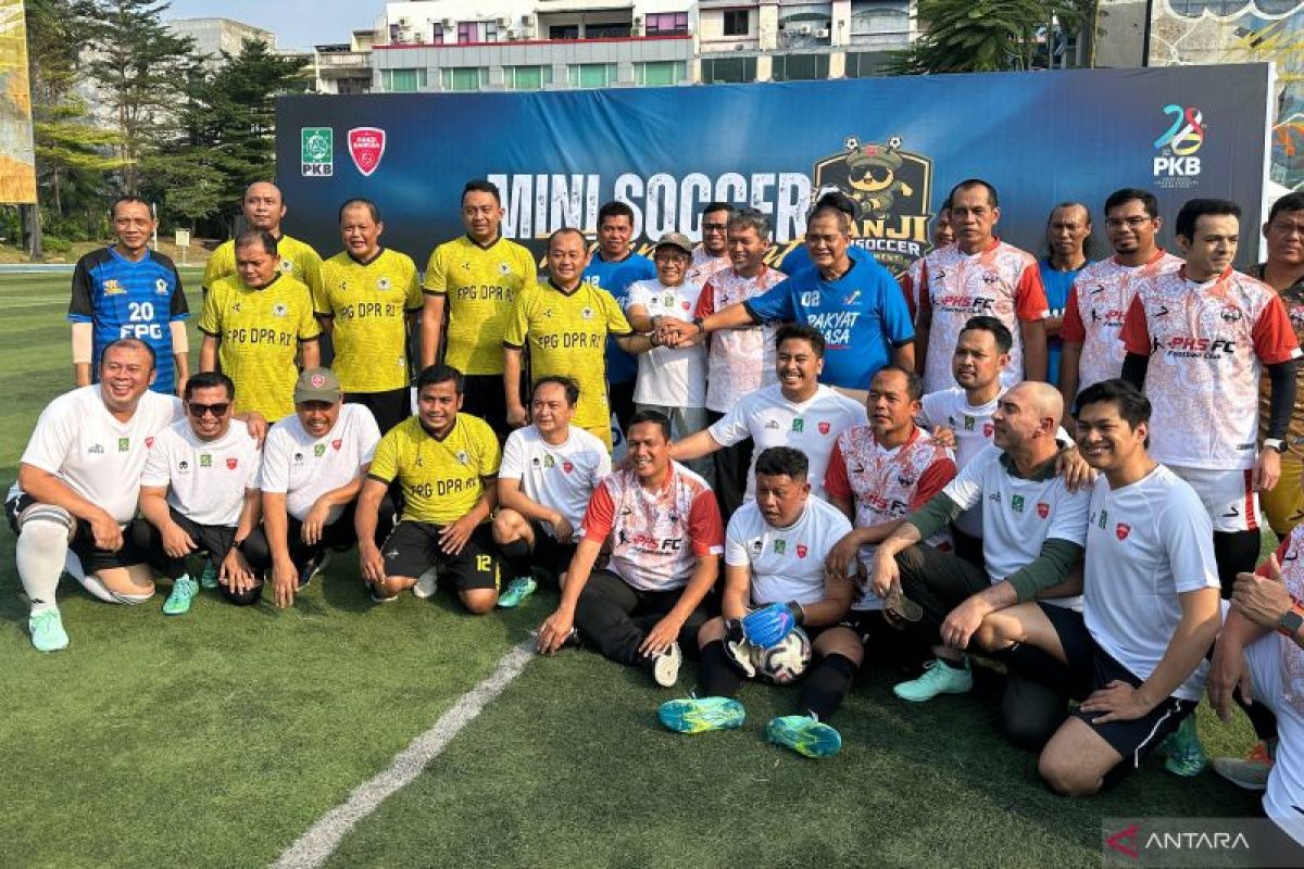 PKB Plays Friendly Football with PKS and Golkar Ahead of 28th Anniversary Peak