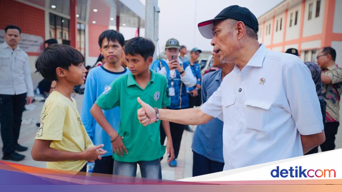 Deputy Minister Conveys Prabowo's Message to New Students at Semarang's 'Sekolah Rakyat'