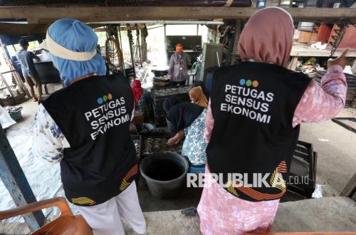 Semarang Census Workers Protest Delayed Wages and Unilateral Contract Changes