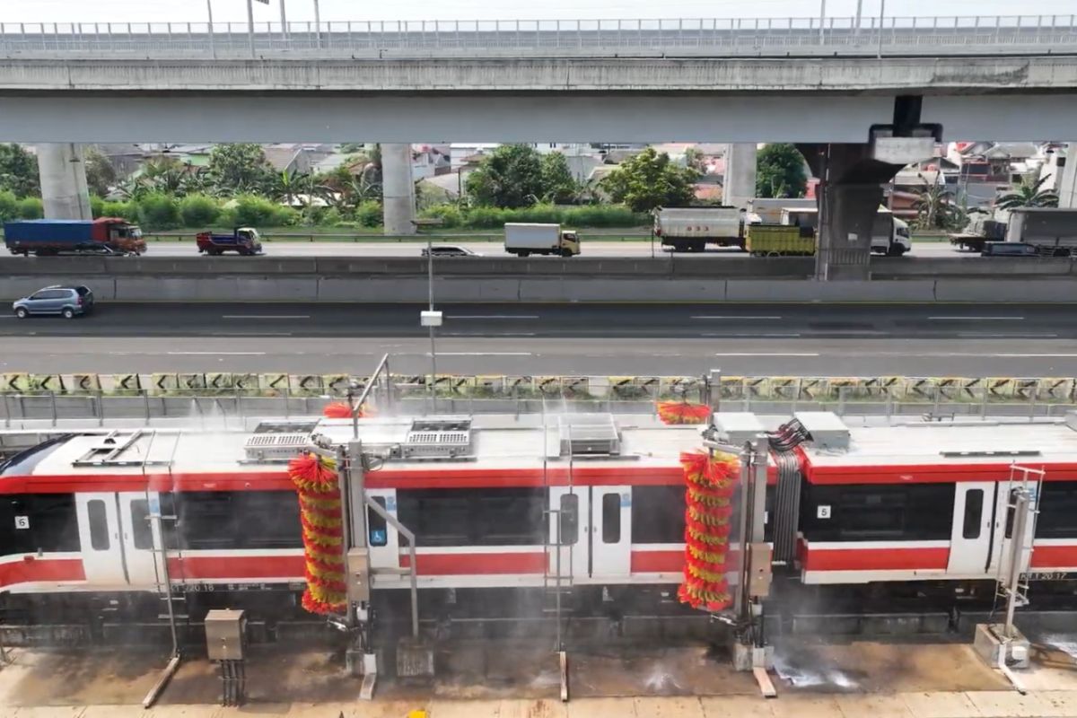 One-Third of Water Used to Wash Each LRT Jabodebek Train Comes from Recycling