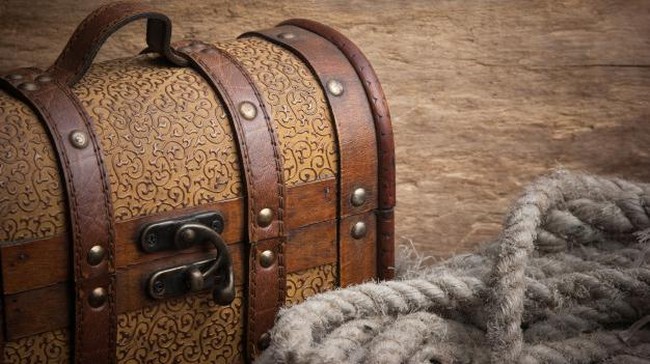Teenager Unearths Majapahit Treasure Worth Billions During School Holiday