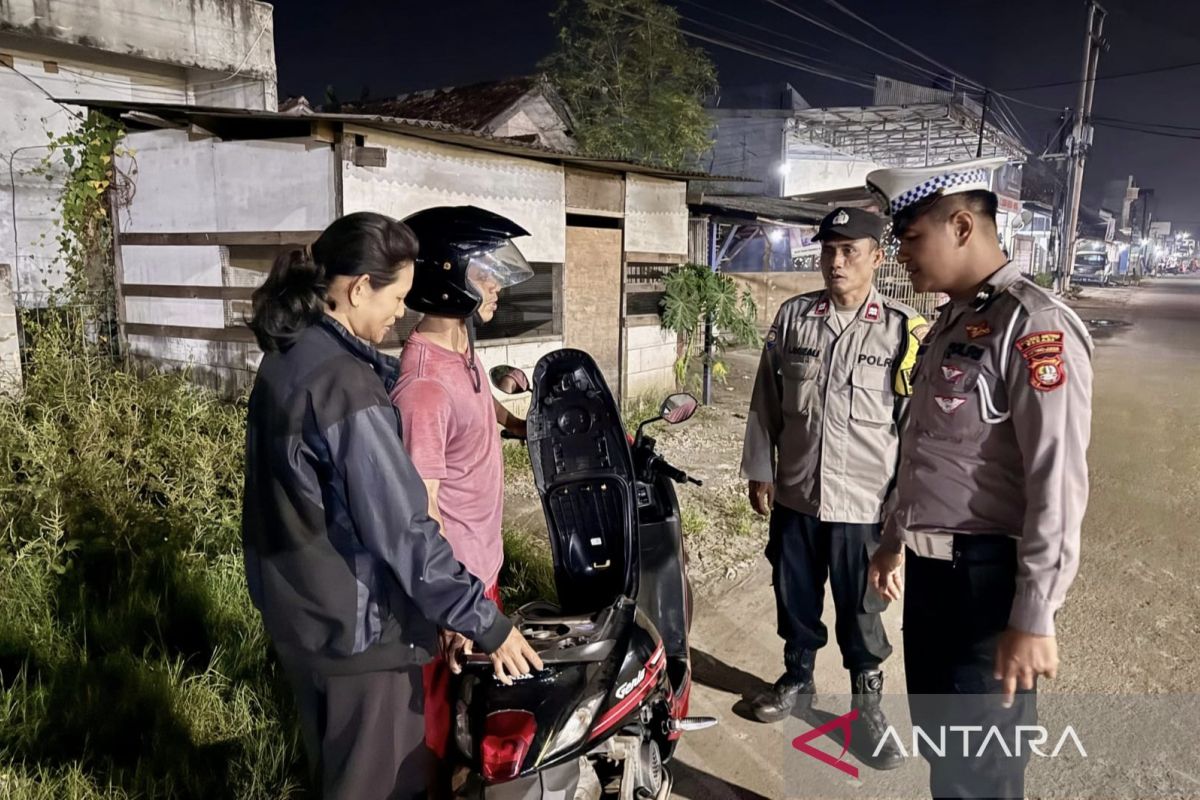 Police Strengthen Security System by Visiting Neighbourhood Watch Posts in Bekasi