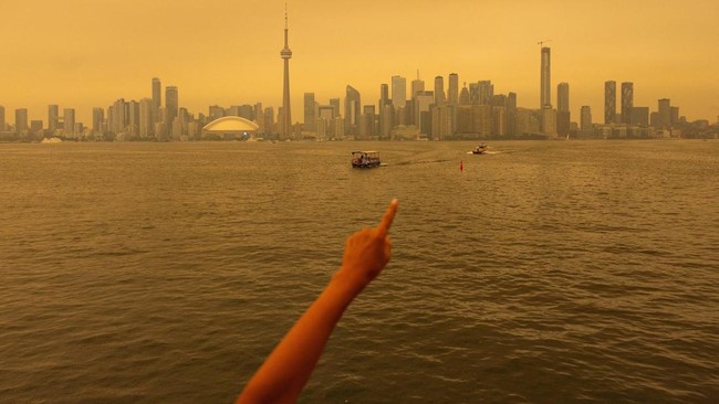 Trump Threatens Canada with Tariffs Over Wildfire Smoke Pollution