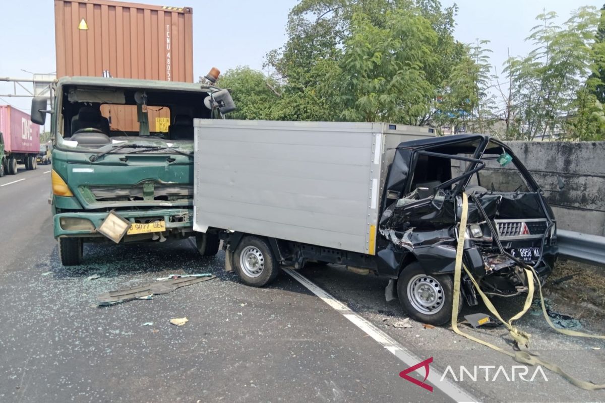 Pile-up on Bintara Toll Road suspected to be caused by driver experiencing micro-sleep