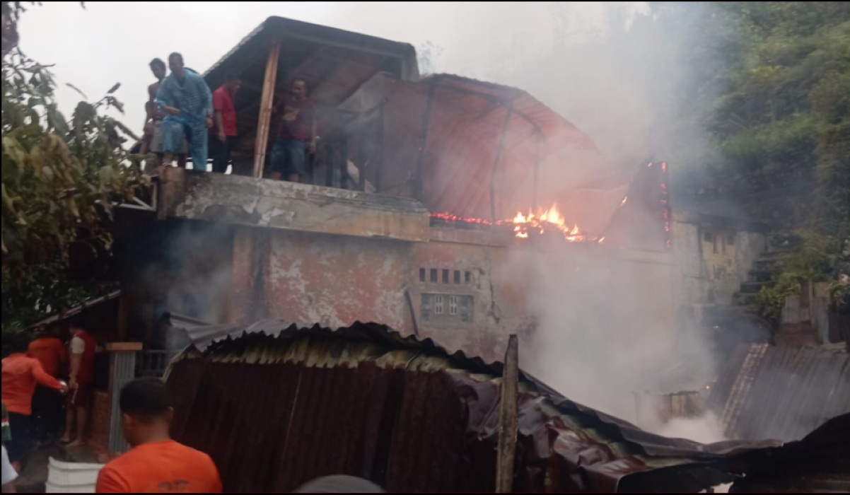 Fire in Sarudik, Sibolga: One House Destroyed, Firefighters Contain Blaze