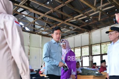 Gibran Visits Riau Primary School After Teacher's Instagram Comment