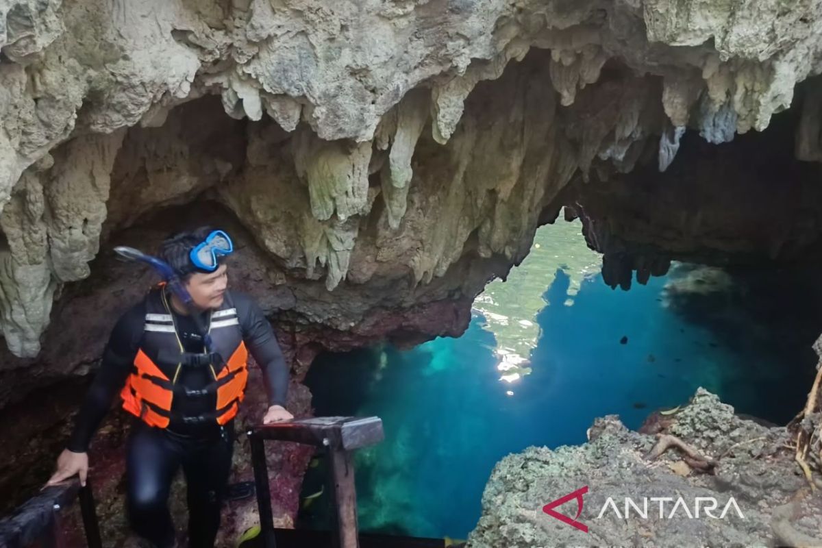 Karst phenomenon of Goa Halo Tabung in Berau becomes geological education vehicle