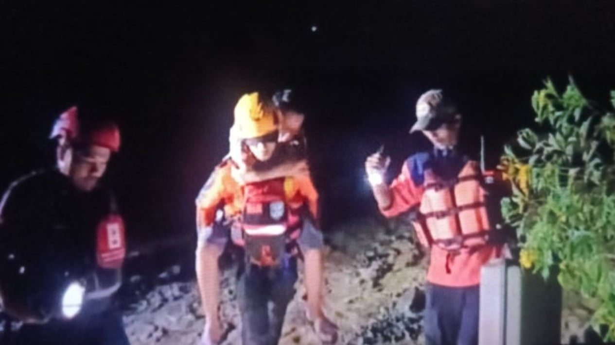 Hundreds Evacuate, Dozens Still Trapped by Floods in Agam