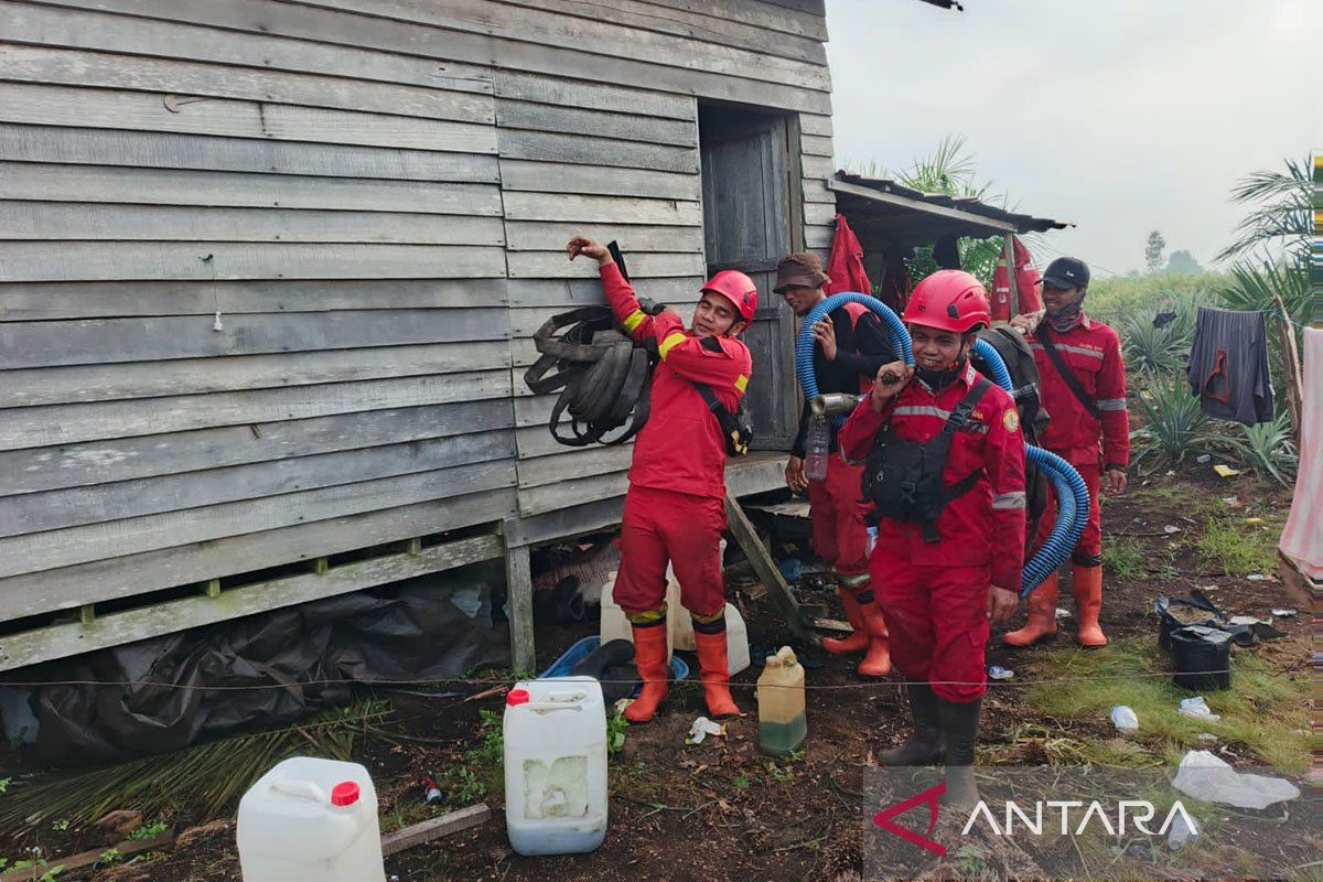 Manggala Agni Teams Sleep in Villagers' Homes to Speed Up Riau Forest Fire Suppression