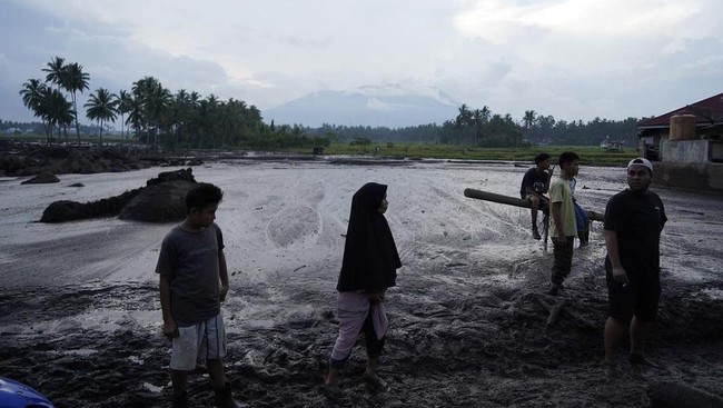 Flooding in Agam, West Sumatra Displaces 450 Residents, 60 Still Trapped