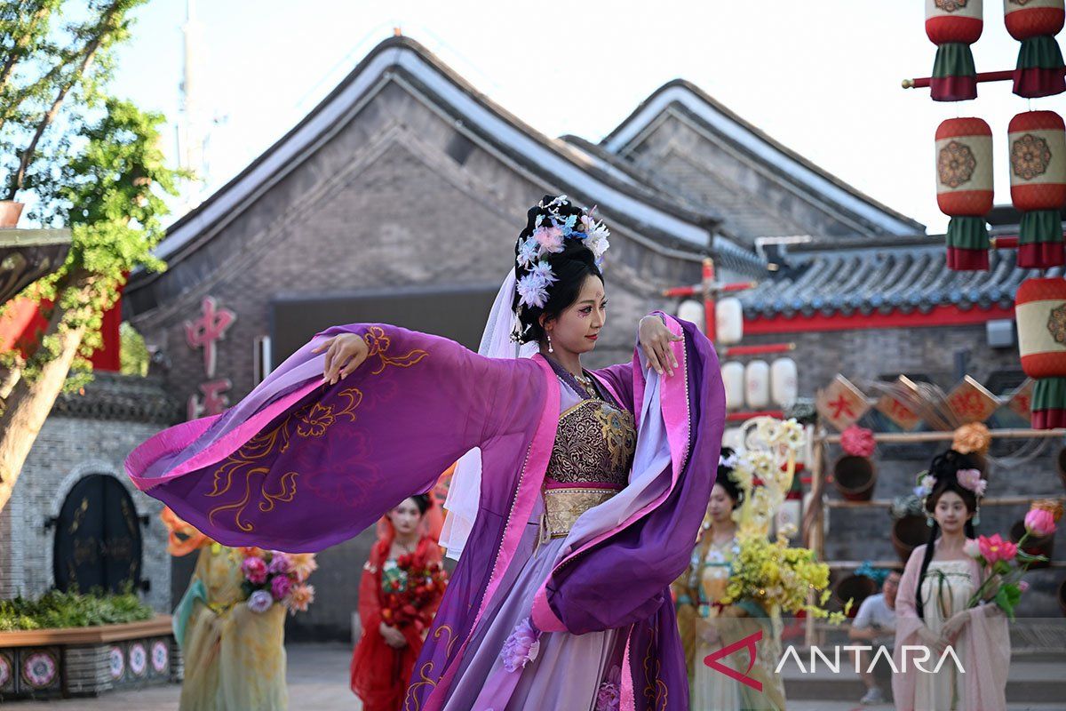 China launches service consumption festival to boost consumer spending