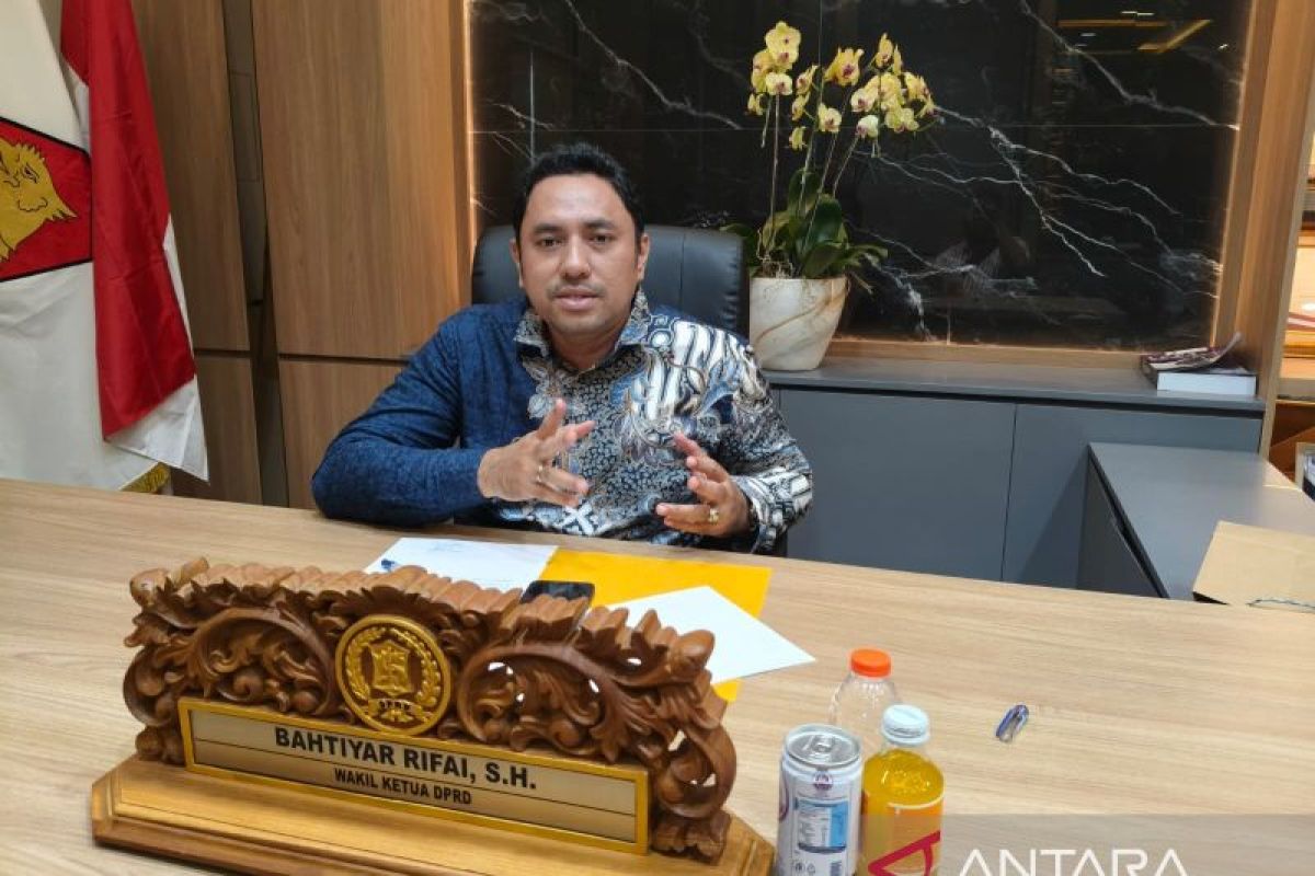 Surabaya DPRD Supports Sub-district and Village Heads Having Public Complaint Hotlines