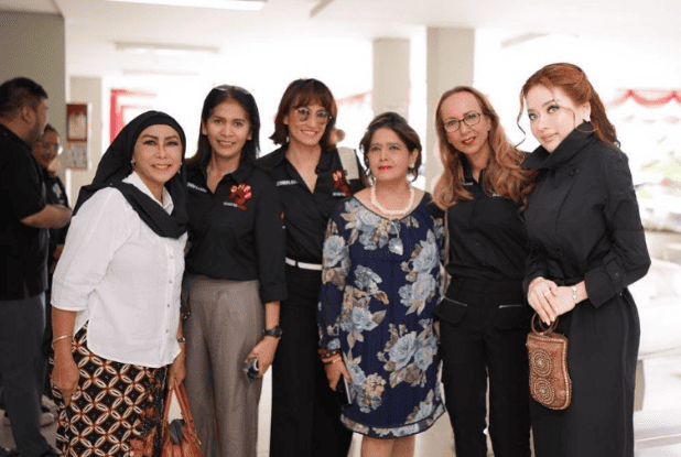 Pluit Community Visits Officials After RW Administrator Removes Cat Feeding Ban Banner