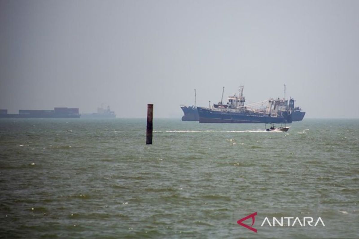 Iran's Bandar Abbas Port Nearly Isolated by US Strikes