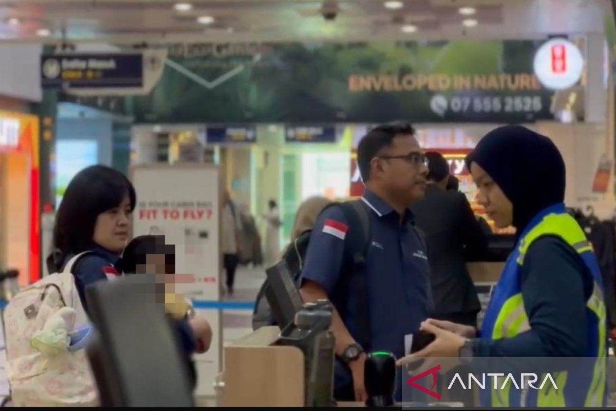 KJRI Johor Bahru Repatriates Indonesian Toddler Separated from Mother in Malaysia