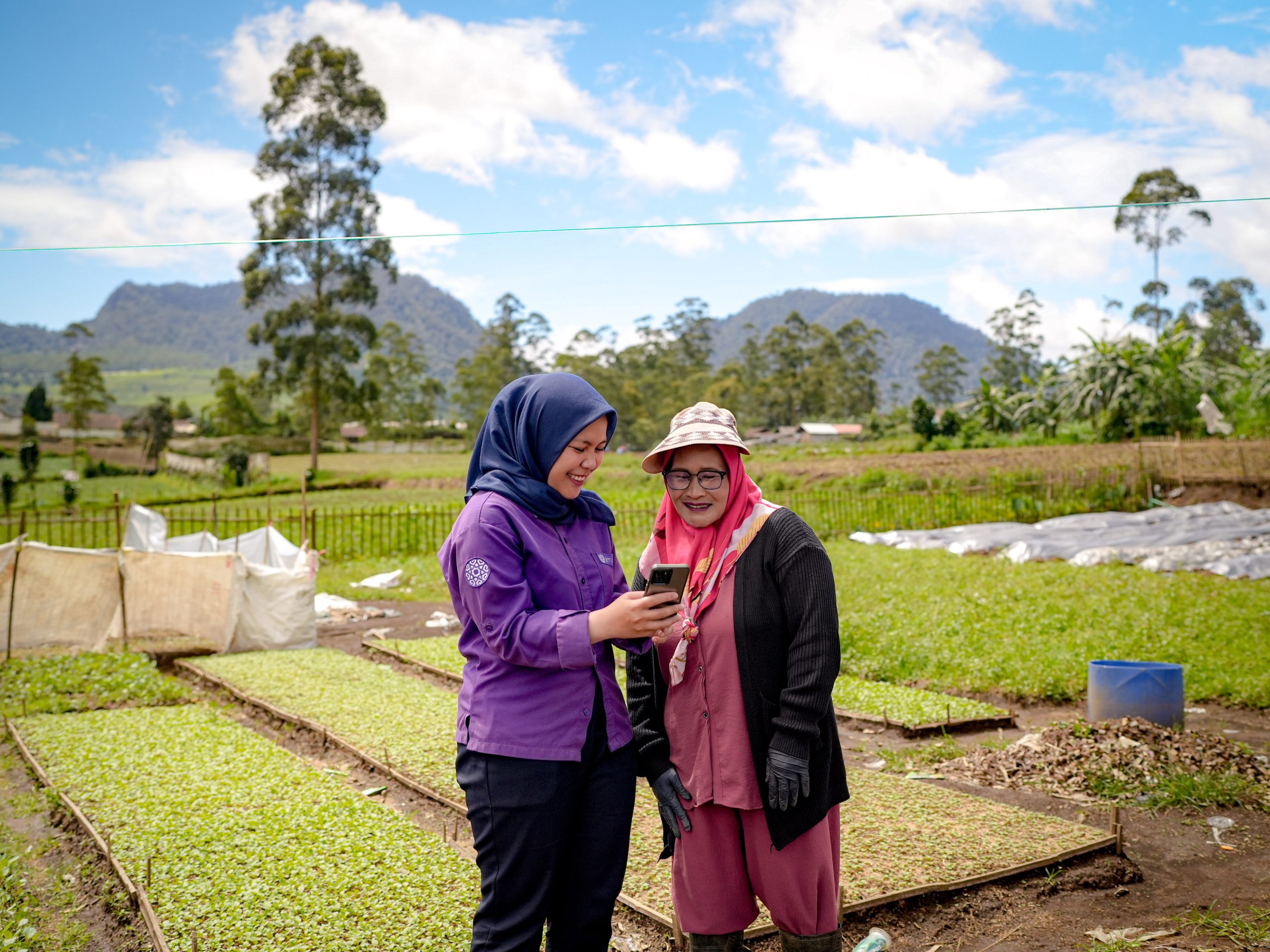 Amartha Shares Five Tips for Wise Investing to Support Women-Owned MSMEs