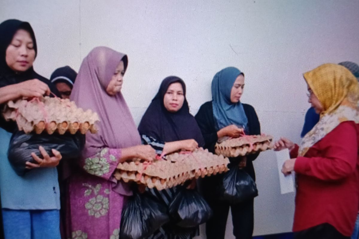 Agam PKK Distributes Basic Necessities to Residents in Temporary Shelters