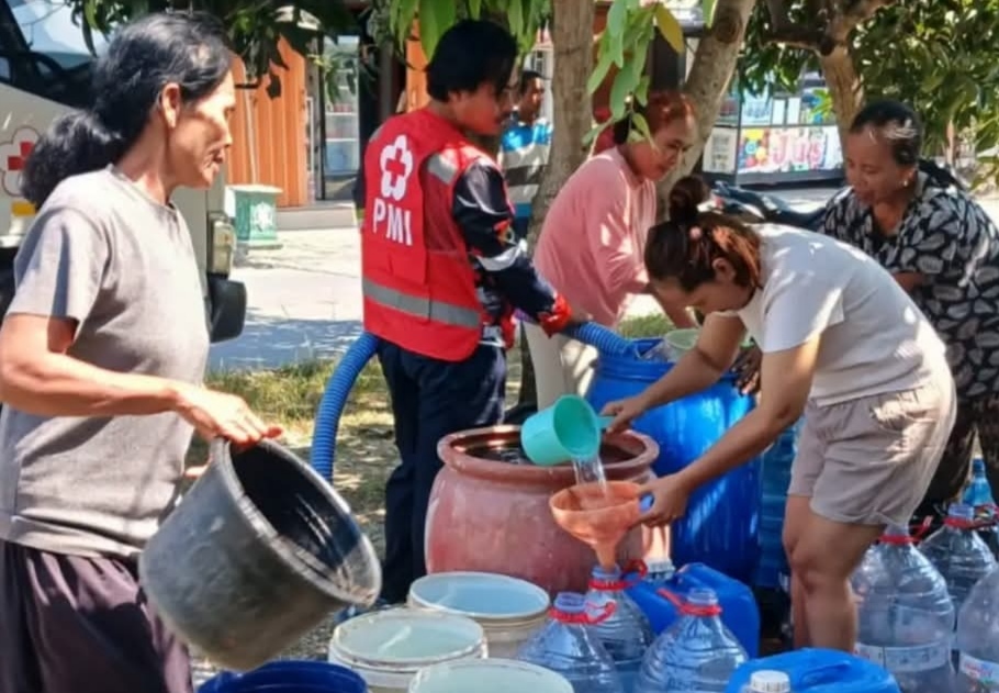 Fuel Price Hike Slashes Clean Water Aid for Central Java Drought Relief by 70 Percent