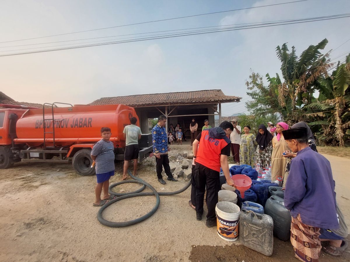 Purwakarta BPBD Begins Distributing Clean Water to Residents Affected by Drought