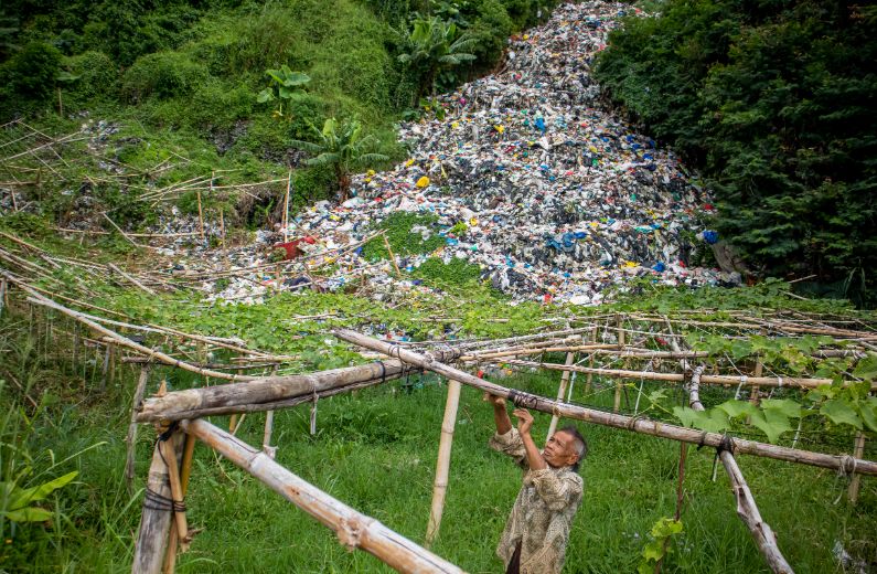 Greater Bandung Regional Governments Urged to Crack Down on Illegal Waste Dumps