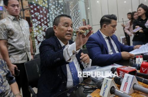 Hotman Paris Faces Double Blow: Denied by Gerindra and Rebuked by Forum Pemred