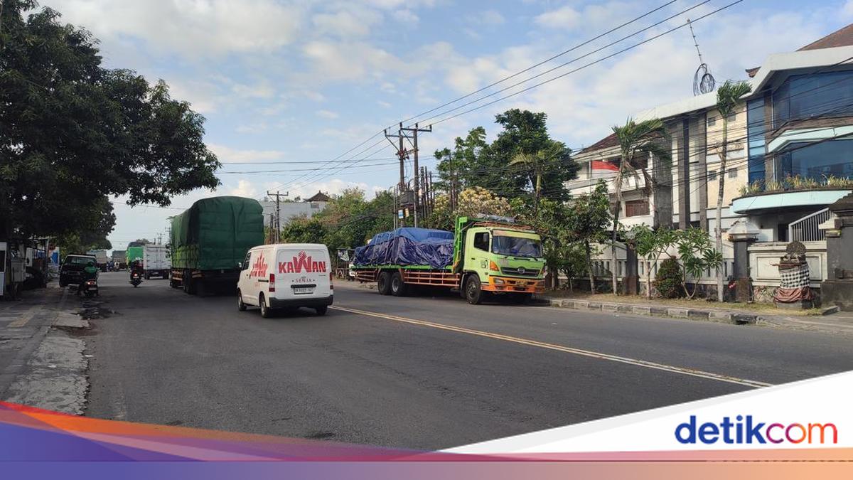 21 Trucks Caught in Illegal Parking Raid on Jalan Cargo Denpasar